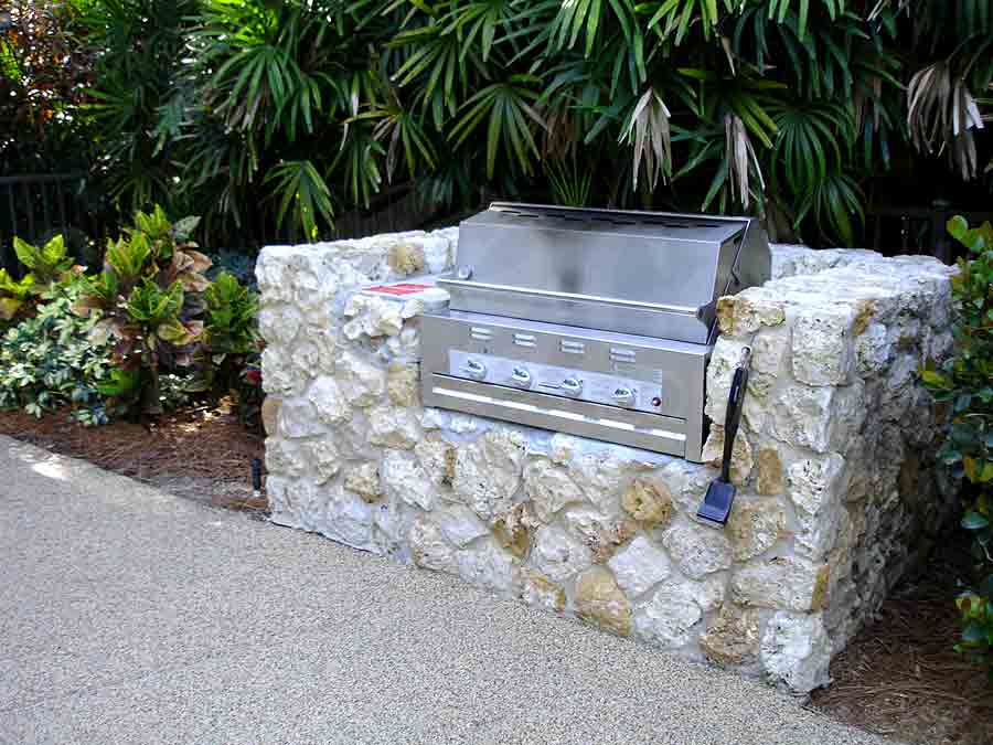 WILDERNESS COUNTRY CLUBOUSE LANE POOL Grill